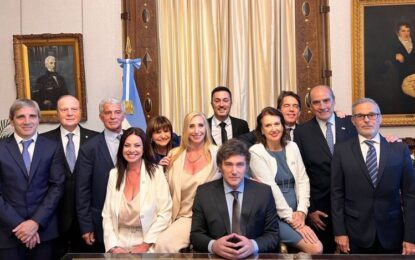 Juraron los ministros de Milei sin transmisión por tv