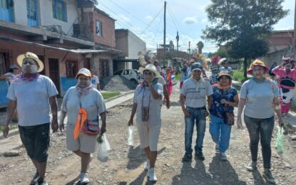 Gran topamiento de comparsas en Alto Comedero