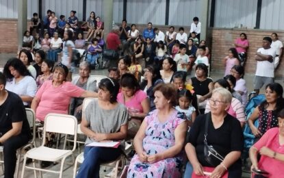 Reconocimiento a vecinos del barrio 8 de Marzo en su aniversario