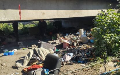 Desalojan a ocupas que dormían bajo un puente