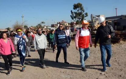 Caminata saludable en la Ciudad Deportiva de Alto Comedero