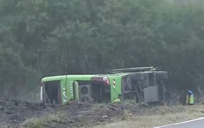 Tragedia vial por colisión de colectivo y automóvil