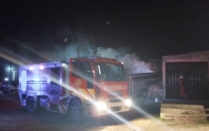 Bomberos controlaron incendio en una capilla de Alto Comedero