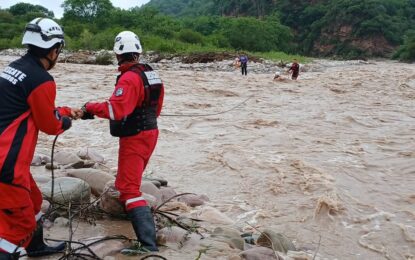 Rescate exitoso de aislados por crecida del río en Palpala