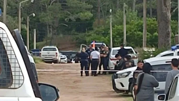 Femicidio en Villa Gesell: un hombre mató a su pareja, una mujer policía, y se suicidó delante de sus hijos Femicidio en Villa Gesell: un hombre mató a su pareja, una mujer policía, y se suicidó delante de sus hijos