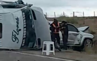 Una muerte y 13 heridos por el choque de una trafic y una camioneta