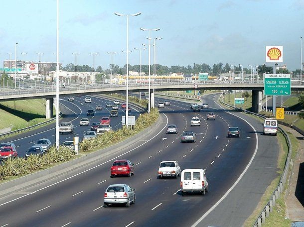 Tiroteo en Autopista del Oeste: una pareja de policías mató a un motochorro Tiroteo en Autopista del Oeste: una pareja de policías mató a un motochorro