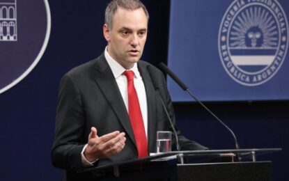 La Justicia citó a cuatro mujeres que le prestaron dólares a Manuel Adorni para comprar departamentos