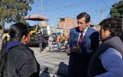 Recorrido por la obra de pavimentación de avenida Yuto