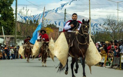 Masivas concurrencia al desfile del Éxodo Jujeño en el distrito de Alto Comedero