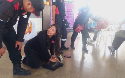 Bomberos Voluntarios enseñan a «salvar vidas» en Alto Comedero