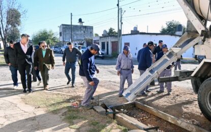Etapa final de obra de cordón cuneta en el barrio Nueva Esperanza B5