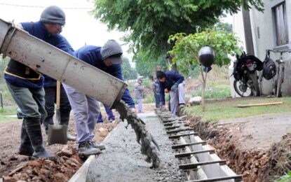 Se realizan obras mixtas de cordón cuneta en barrios de Alto Comedero