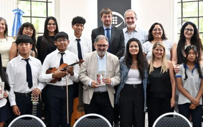 Nueva obra literaria de estudiantes de Alto Comedero