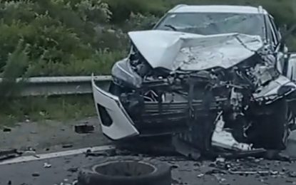 Varios heridos en grave choque frontal en Bárcena