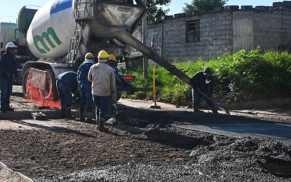 Avanza pavimentación de una calle del distrito de Alto Comedero