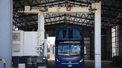 Inauguran modernización tecnológica y de obras en el Puente Internacional de La Quiaca