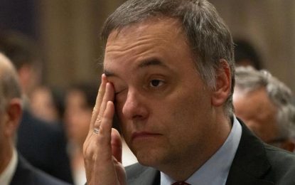 Milei sostiene a Adorni pese al avance judicial