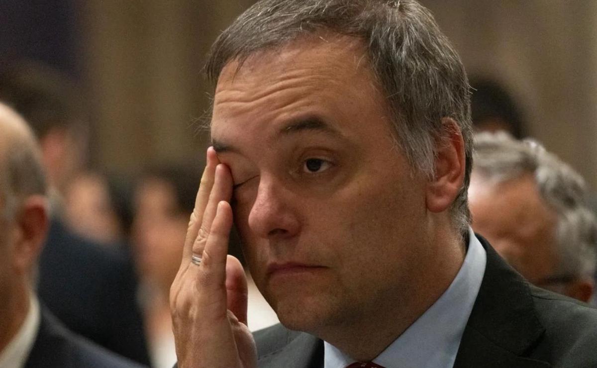 El hijo de una de las jubiladas declaró que Adorni le debe otros 65.000 dólares