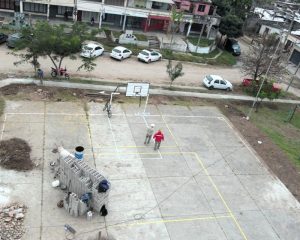 Acondicionan polideportivo en el barrio Puerto Argentino de Alto Comedero