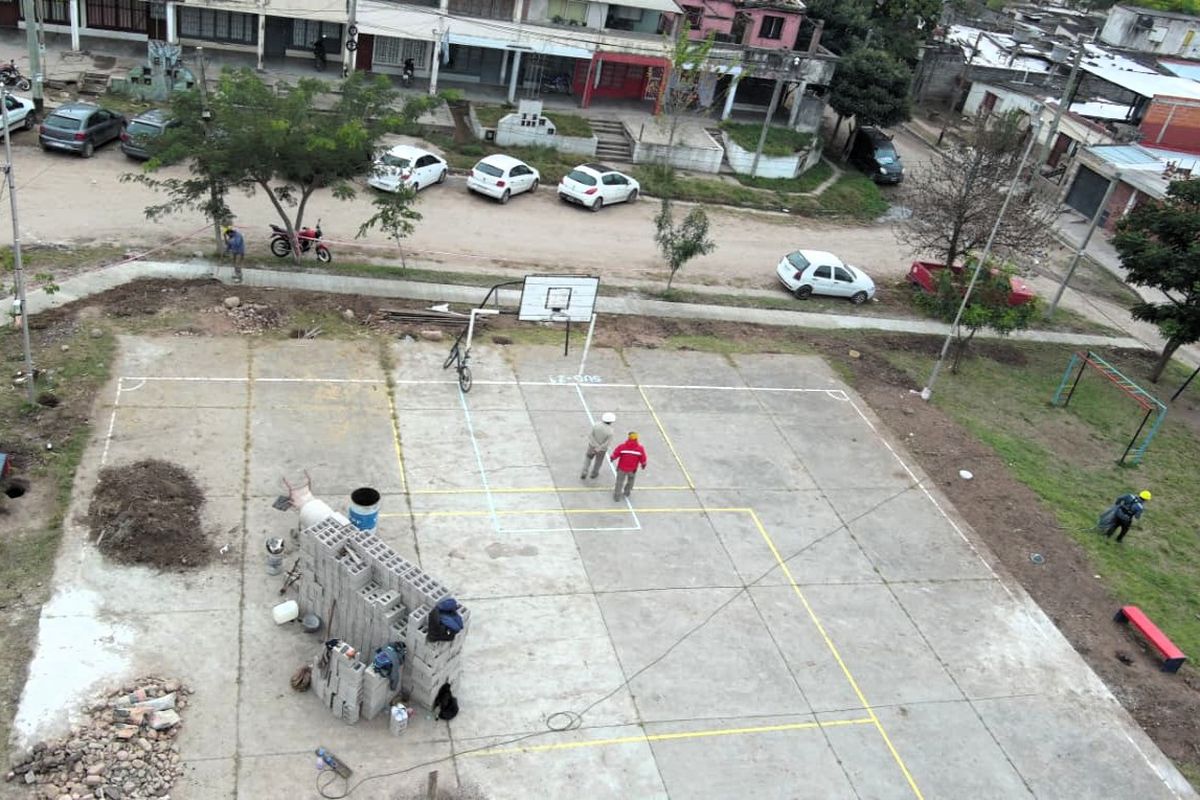 Acondicionan polideportivo en el barrio Puerto Argentino de Alto Comedero