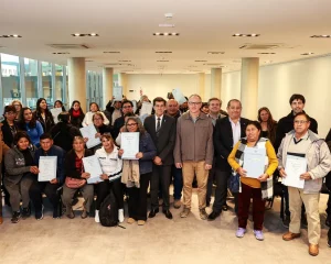 Entregaron escrituras de lotes a familias de Alto Comedero y de otra localidades