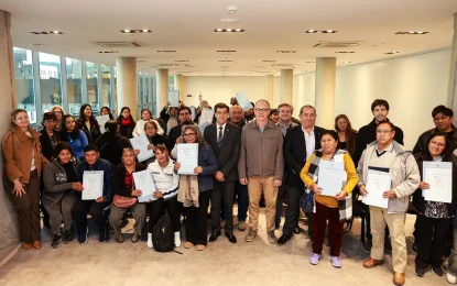 Entregaron escrituras de lotes a familias de Alto Comedero y de otra localidades