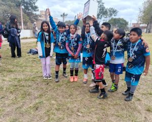 Los tres campeones del Mundialito de Fútbol en Alto Comedero
