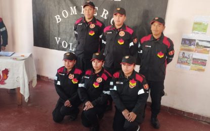 Acto de ascensos en el Cuartel de Bomberos Voluntarios de Alto Comedero