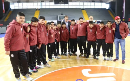 Sadir acompaño a jujeños que competirán en el Argentino de Básquet
