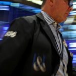 Por más ruido global, caen acciones y bonos: el riesgo país salta y el dólar llega a $1.515 en los bancos