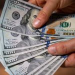 Llegan las cuentas sueldo en dólares: cómo funcionarán y qué costo tendrá para los clientes bancarios