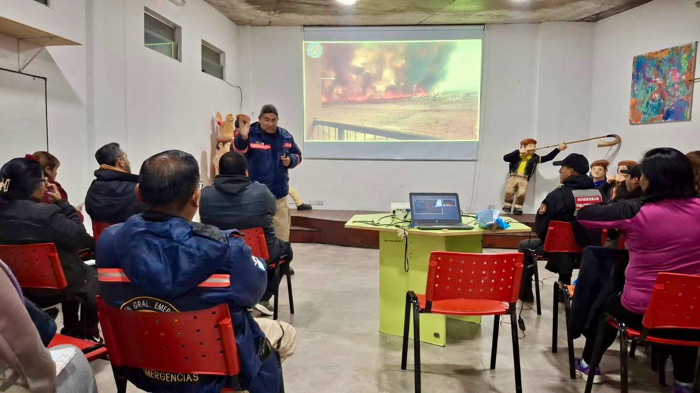 Charla de prevención de incendios forestales en Alto Comedero