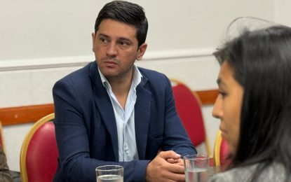 De la economía austríaca al poncho: Los libertarios descubrieron que la ropa abriga y  duplicaron la tarifa de luz