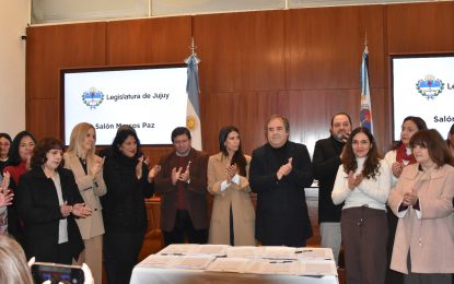 La Legislatura donó material bibliográfico a instituciones educativas