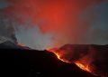 El Etna entra en erupción: hay 700 vuelos cancelados y miles de turistas varados en Sicilia en plena temporada alta de verano
