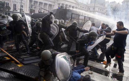 Uno de los detenidos por los incidentes tras el debate de la Ley Bases ofreció pagar 250 mil pesos para suspender el juicio: fue rechazado