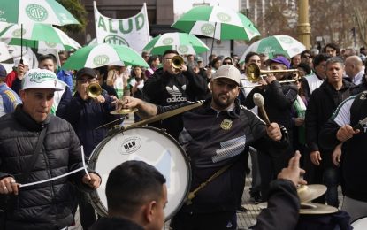 Por el aumento a las universidades nacionales, en junio los salarios registrados subieron el 2,4% versus una inflación del 1,9%