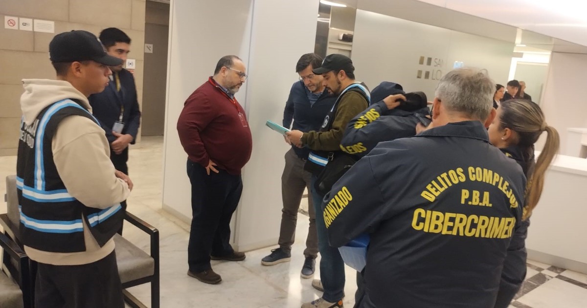 escandalo-en-el-juicio-por-la-muerte-de-maradona:-que-documentacion-secuestraron-en-el-sanatorio-de-los-arcos