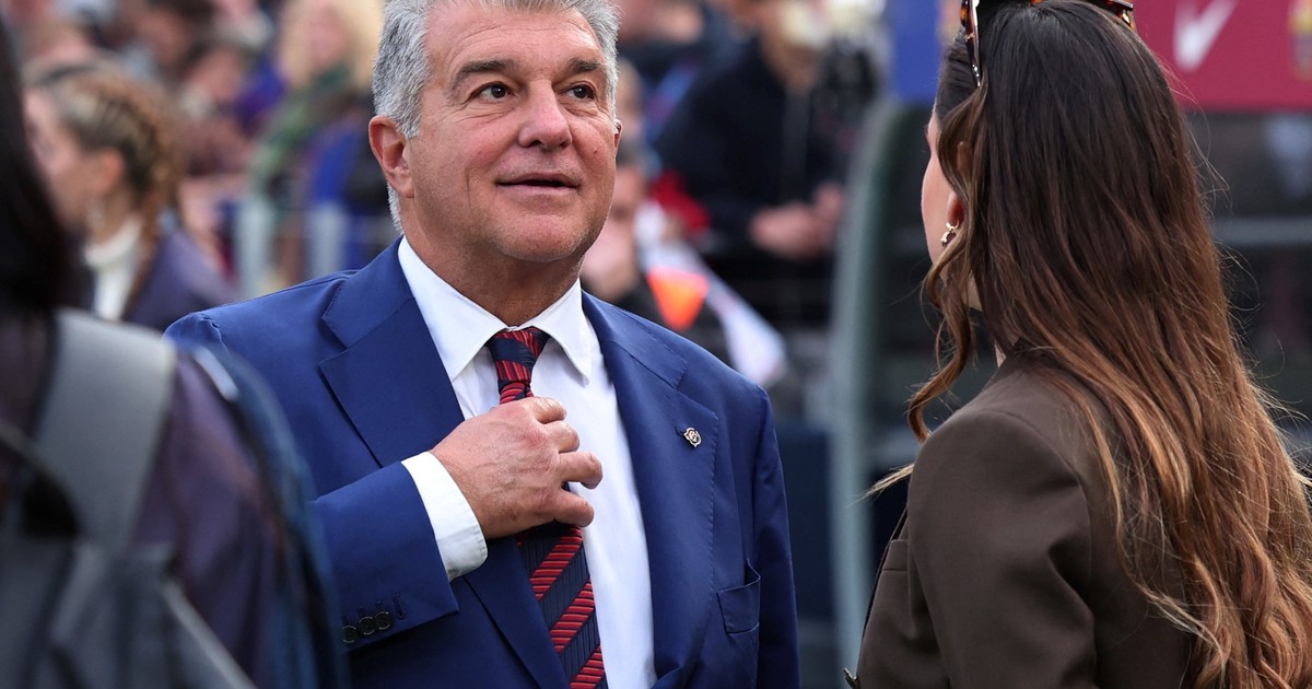 barcelona-insiste-por-julian-alvarez-sobre-el-cierre-del-mercado:-«seguimos-muy-interesados,-nos-gustaria-que-acepten-nuestra-oferta»