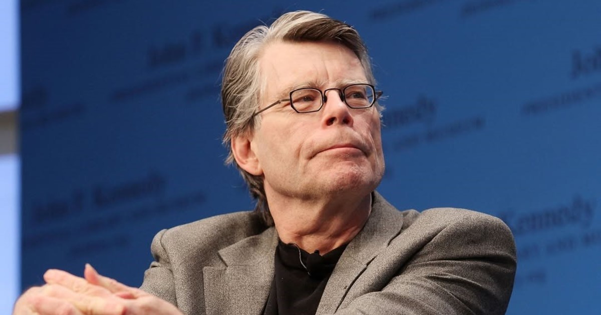 stephen-king,-a-los-78-anos,-dejo-una-leccion-sobre-el-exito:-«el-talento-es-mas-barato-que-la-sal-de-mesa;-lo-que-separa-al-individuo-con-talento-del-exitoso-es-el-trabajo-duro»