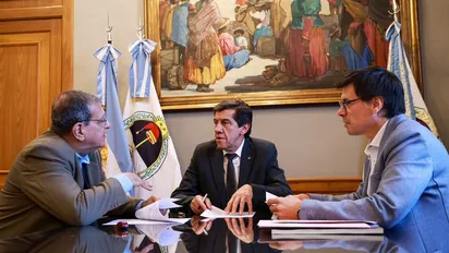 La Provincia acordó pavimentación de calles en barrios de Libertador
