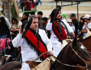 Desfile por el Éxodo Jujeño en Alto Comedero