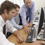 «Job hugging»: el temor a perder el trabajo tiene nombre y crece en la Argentina