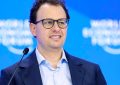 Por qué los gigantes de la IA piden pisar el freno: entre los riesgos reales, el marketing y la amenaza de China