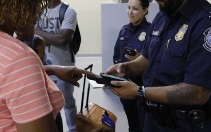Abogados en EE.UU. coinciden: estos son los migrantes que deben preocuparse por el ICE en los aeropuertos