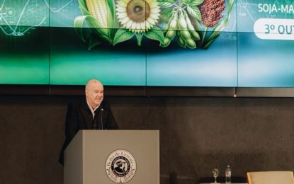 «Es desesperante»: un funcionario del Gobierno remarcó la baja de las retenciones al campo y volvió a pedir aplausos en medio de su discurso