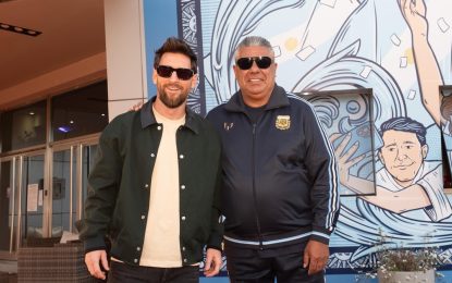 La nostálgica bienvenida «con estilo» que le dio Chiqui Tapia a Messi en su llegada a Ezeiza