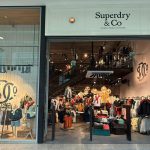 La marca británica Superdry llega a la Argentina y planea abrir 15 locales