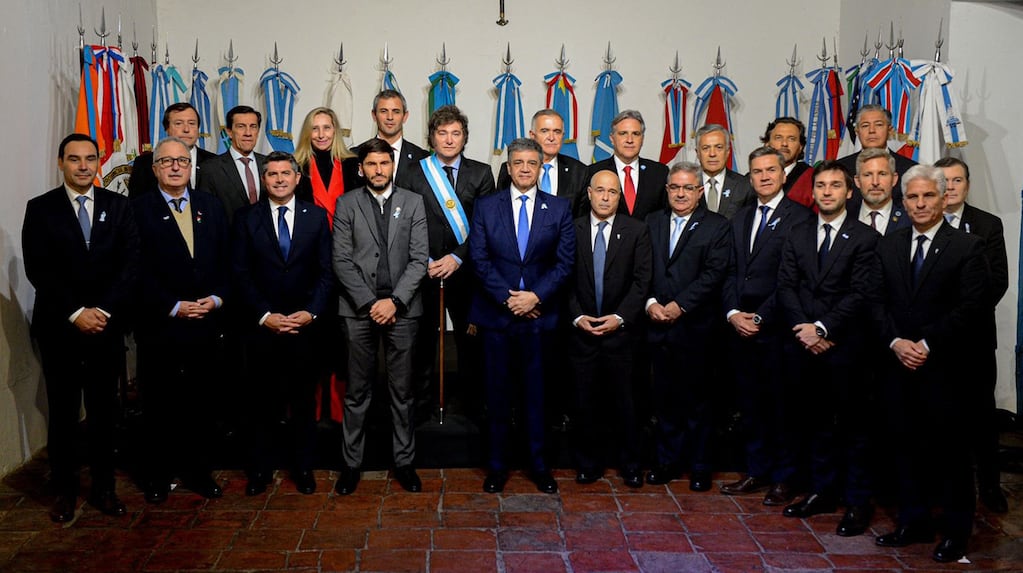 Javier Milei junto a los gobernadores